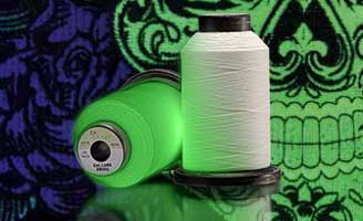 ISA TEXLIGHT im dunklen leuchtende Stickgarne im Einsatz bei design M.W Maschinenstickerei ISA TEXLIGHT im dunklen leuchtende Stickgarne im Einsatz bei design M.W Maschinenstickerei